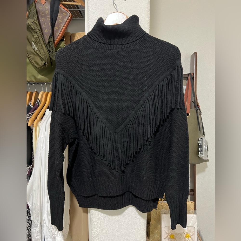 CHELSEA & THEODORE Turtleneck with Fringe